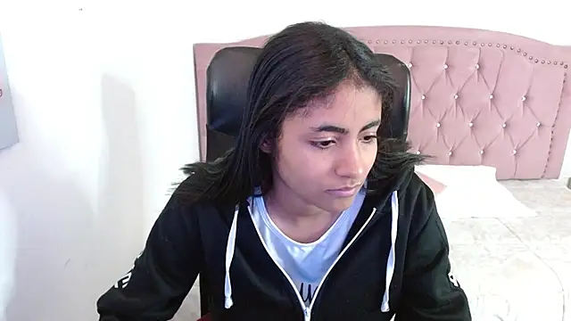 Snapshot of shaneelle chatting on October 1, 2025, 3:11 am shaneelle online show from October 1, 2025, 3:11 am