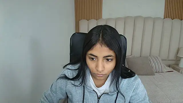 shaneelle online show from April 10, 2026, 3:02 am