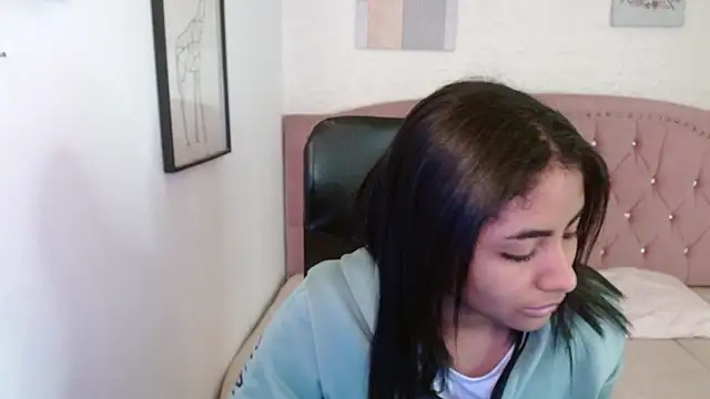 Snapshot of shaneelle chatting on October 24, 2025, 3:05 am shaneelle online show from October 24, 2025, 3:05 am