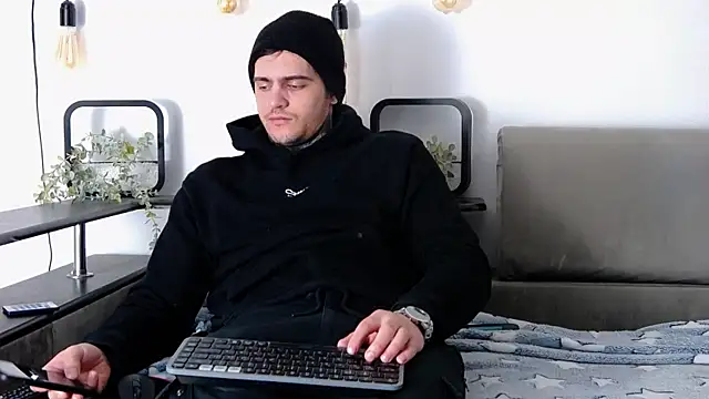 CarterCole online show from February 23, 2025, 7:33 am