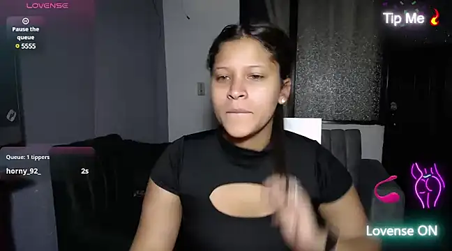 Miel canela online show from March 3, 2025, 8:43 pm