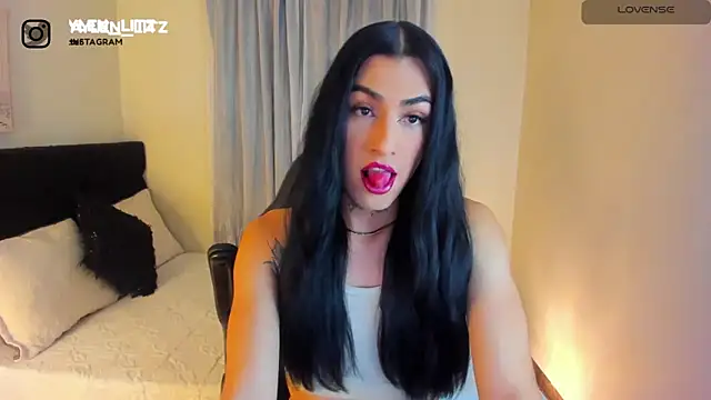 Snapshot of litz81 chatting on October 7, 2025, 11:06 pm litz81 online show from October 7, 2025, 11:06 pm