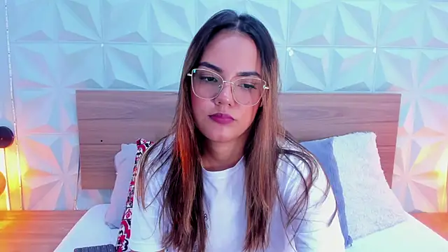 Stacey white  online show from March 18, 2025, 8:05 pm