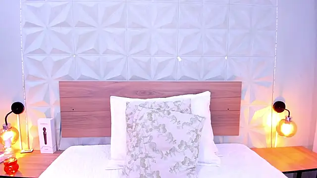 Stacey white  online show from October 4, 2025, 8:10 pm