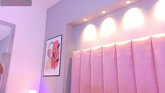 KeilyRoss online show from November 23, 2025, 12:20 am