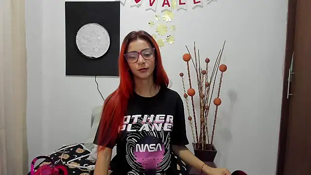 Snapshot of Amaranta_e chatting on February 6, 2025, 12:37 pm Amaranta e online show from February 6, 2025, 12:37 pm