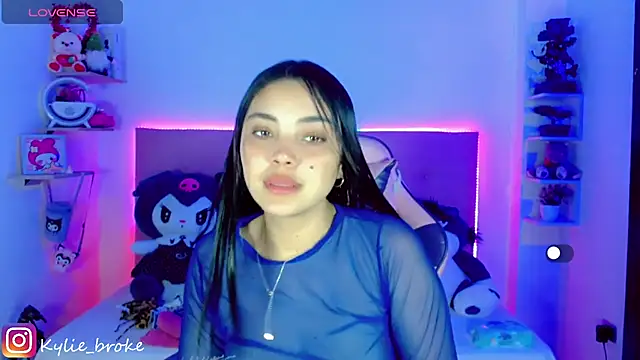 Snapshot of Kylie_brokee chatting on February 3, 2025, 9:07 pm Kylie brokee online show from February 3, 2025, 9:07 pm