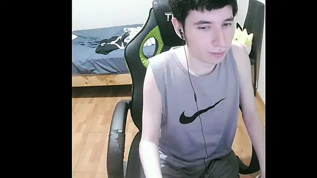 Snapshot of Twink_martinboy chatting on January 6, 2025, 6:14 am Twink martinboy online show from January 6, 2025, 6:14 am