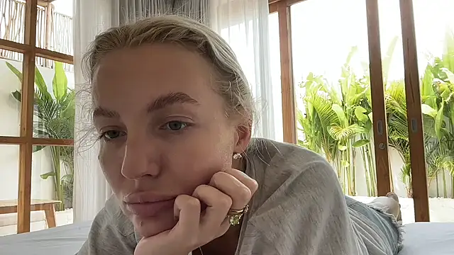 aestetick online show from November 23, 2025, 5:50 am