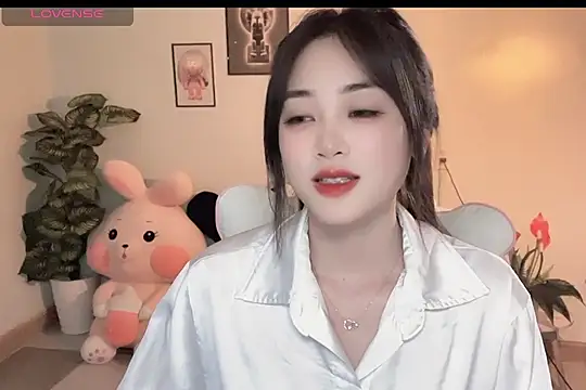  Aimy  online show from November 28, 2025, 4:07 pm