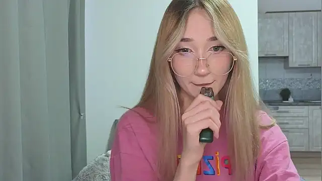 Snapshot of VikiSea chatting on March 13, 2025, 12:02 pm VikiSea online show from March 13, 2025, 12:02 pm