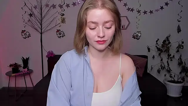 Snapshot of AidaPerry chatting on January 7, 2025, 6:14 pm AidaPerry online show from January 7, 2025, 6:14 pm