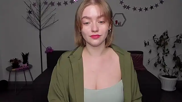 Snapshot of AidaPerry chatting on December 14, 2024, 3:25 pm AidaPerry online show from December 14, 2024, 3:25 pm