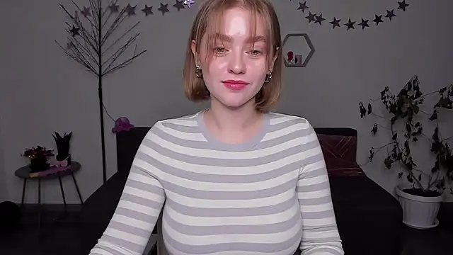 Snapshot of AidaPerry chatting on December 12, 2024, 2:55 pm AidaPerry online show from December 12, 2024, 2:55 pm