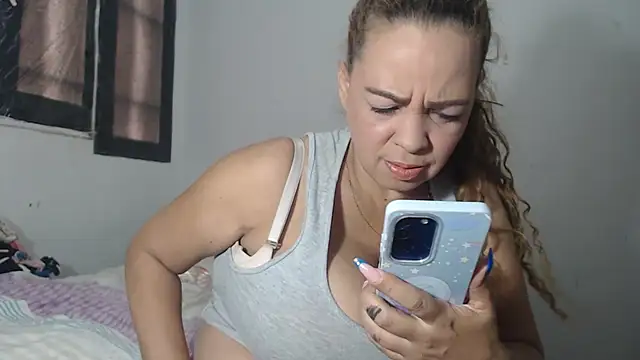 Snapshot of BustyAmanda chatting on February 27, 2026, 12:05 pm BustyAmanda online show from February 27, 2026, 12:05 pm