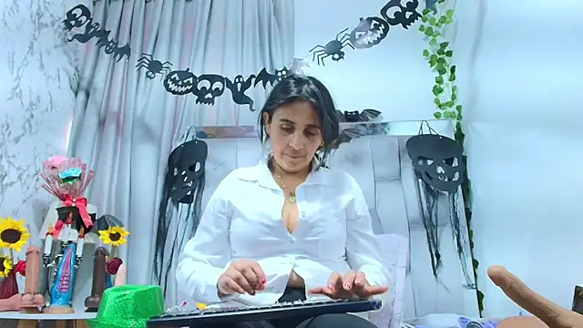 Snapshot of _Marcela__ chatting on October 30, 2025, 12:47 pm  Marcela   online show from October 30, 2025, 12:47 pm