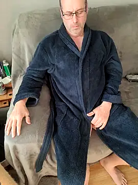 JulianJ50 online show from December 4, 2025, 1:10 pm