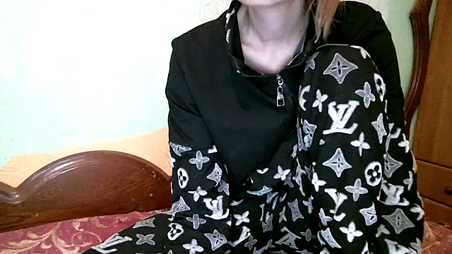 DennisXCaroll online show from November 21, 2025, 7:07 am