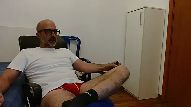 Snapshot of newsimo74 chatting on October 8, 2025, 6:19 pm newsimo74 online show from October 8, 2025, 6:19 pm