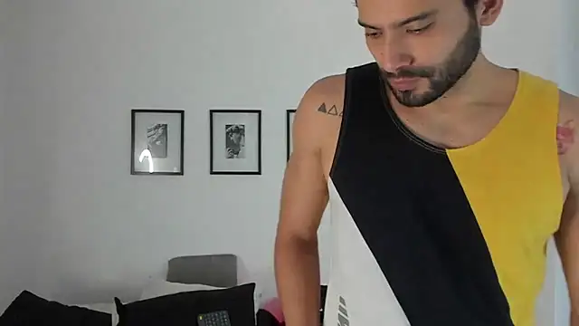 Snapshot of Dereck_vega chatting on September 26, 2025, 11:00 pm Dereck vega online show from September 26, 2025, 11:00 pm