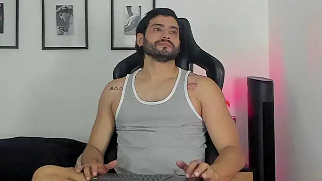 Snapshot of Dereck_vega chatting on July 4, 2026, 4:44 pm Dereck vega online show from July 4, 2026, 4:44 pm