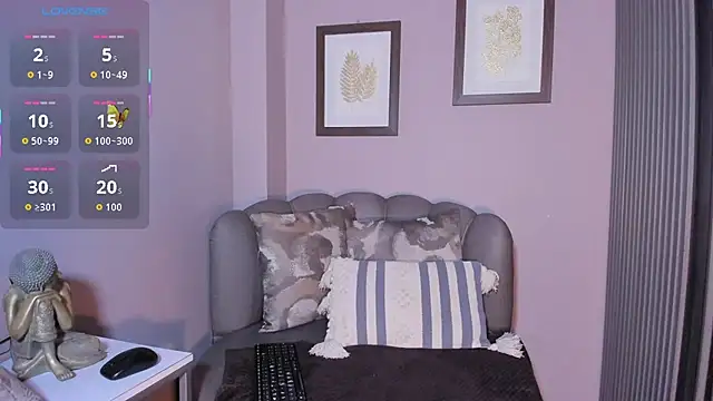 Nahiajhonson  online show from October 2, 2025, 1:03 pm