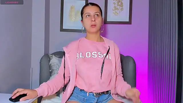 Nahiajhonson  online show from October 30, 2025, 12:58 pm