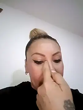 Snapshot of coral_smitth chatting on October 19, 2025, 8:33 pm coral smitth online show from October 19, 2025, 8:33 pm