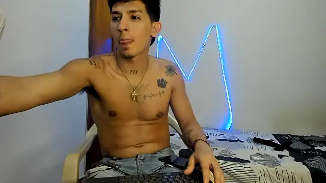 Snapshot of MasterSEX420 chatting on November 10, 2025, 1:43 am MasterSEX420 online show from November 10, 2025, 1:43 am