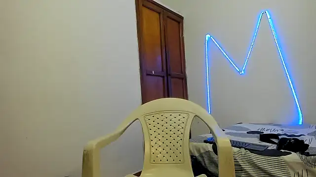 Snapshot of MasterSEX420 chatting on November 12, 2025, 1:48 pm MasterSEX420 online show from November 12, 2025, 1:48 pm