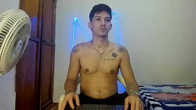 Snapshot of MasterSEX420 chatting on October 6, 2025, 7:25 pm MasterSEX420 online show from October 6, 2025, 7:25 pm