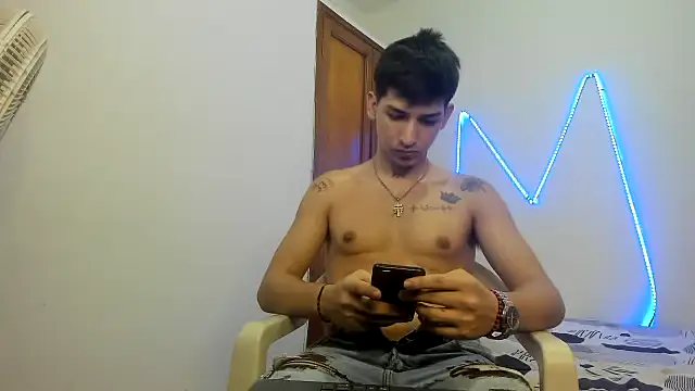 Snapshot of MasterSEX420 chatting on November 9, 2025, 1:37 pm MasterSEX420 online show from November 9, 2025, 1:37 pm