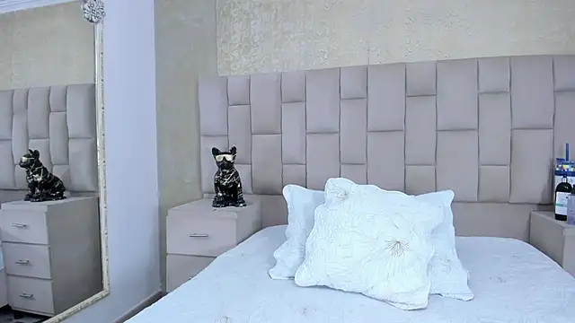 EmmaTorres  online show from October 8, 2025, 8:20 pm