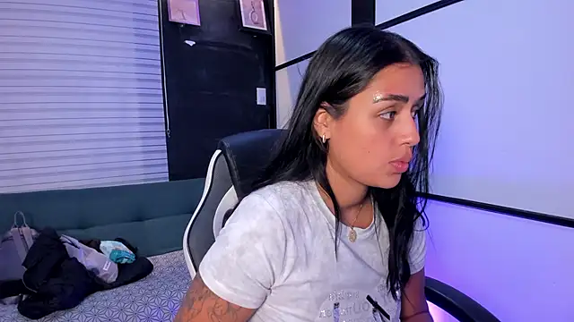 EmmaTorres  online show from September 27, 2025, 12:33 pm