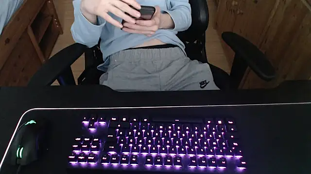 antonioo4k online show from March 13, 2025, 3:28 pm