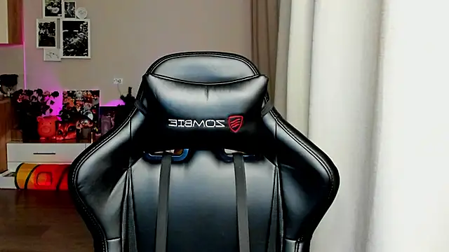 Snapshot of Sm0ly chatting on October 29, 2025, 1:48 am Sm0ly online show from October 29, 2025, 1:48 am