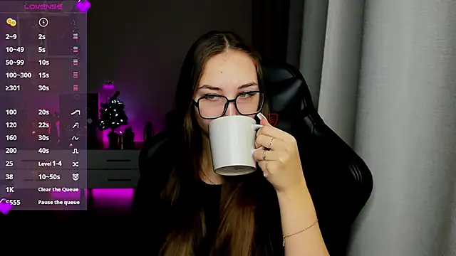 Sm0ly online show from December 7, 2024, 2:14 am
