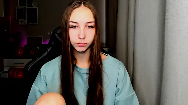 Snapshot of Sm0ly chatting on October 15, 2025, 1:59 am Sm0ly online show from October 15, 2025, 1:59 am