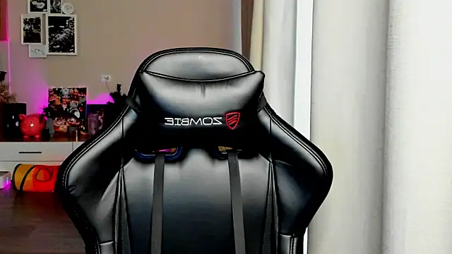 Snapshot of Sm0ly chatting on October 4, 2025, 2:46 am Sm0ly online show from October 4, 2025, 2:46 am