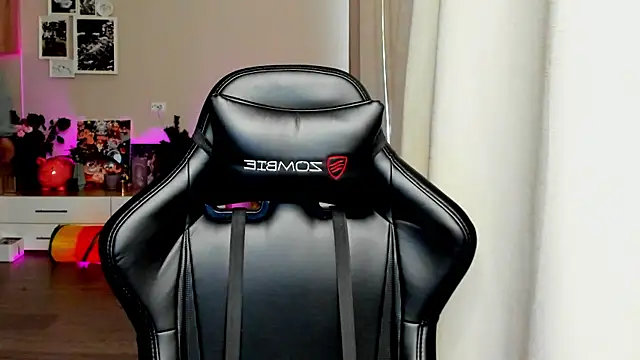 Snapshot of Sm0ly chatting on October 16, 2025, 3:59 am Sm0ly online show from October 16, 2025, 3:59 am