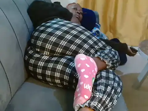 leslysexygirl online show from October 3, 2025, 5:53 am