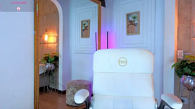 Snapshot of AlessiaLondon chatting on October 21, 2025, 3:50 am AlessiaLondon online show from October 21, 2025, 3:50 am