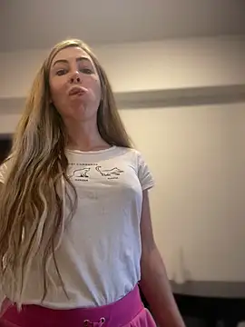 RaquelleDevon online show from February 6, 2026, 6:09 am