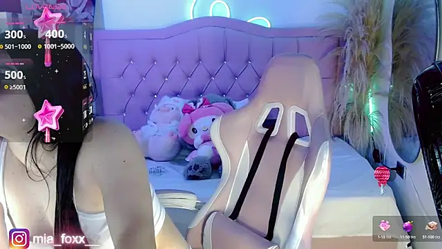 Snapshot of Mia_foxx_ chatting on October 6, 2025, 11:05 pm Mia foxx  online show from October 6, 2025, 11:05 pm