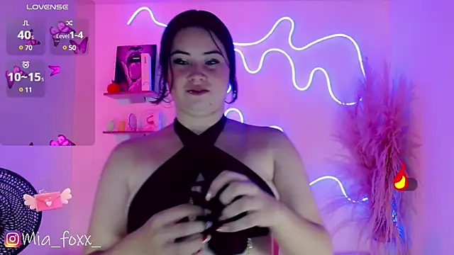 Mia foxx  online show from February 27, 2025, 9:14 pm