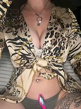 indie-rayne online show from October 11, 2025, 9:49 pm