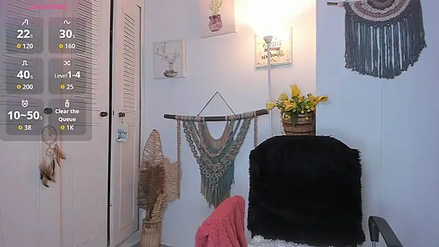 anaruiz  online show from May 26, 2026, 11:14 pm