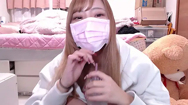 Snapshot of _chanMOMO_ chatting on January 3, 2025, 7:38 am  chanMOMO  online show from January 3, 2025, 7:38 am