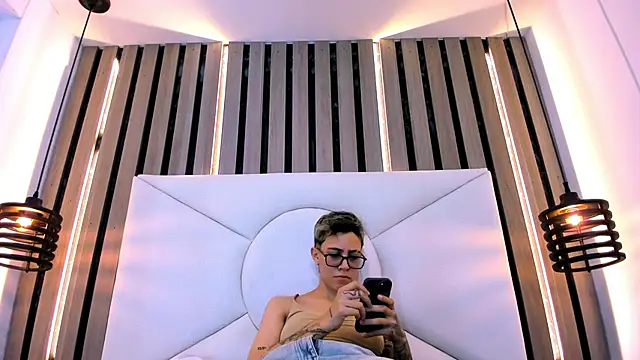 Snapshot of Cutie_Shy_ chatting on January 12, 2026, 7:31 pm Cutie Shy online show from January 12, 2026, 7:31 pm