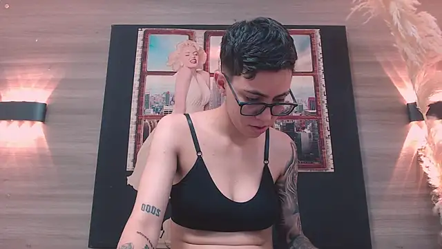 Snapshot of Cutie_Shy_ chatting on December 16, 2025, 6:45 pm Cutie Shy online show from December 16, 2025, 6:45 pm